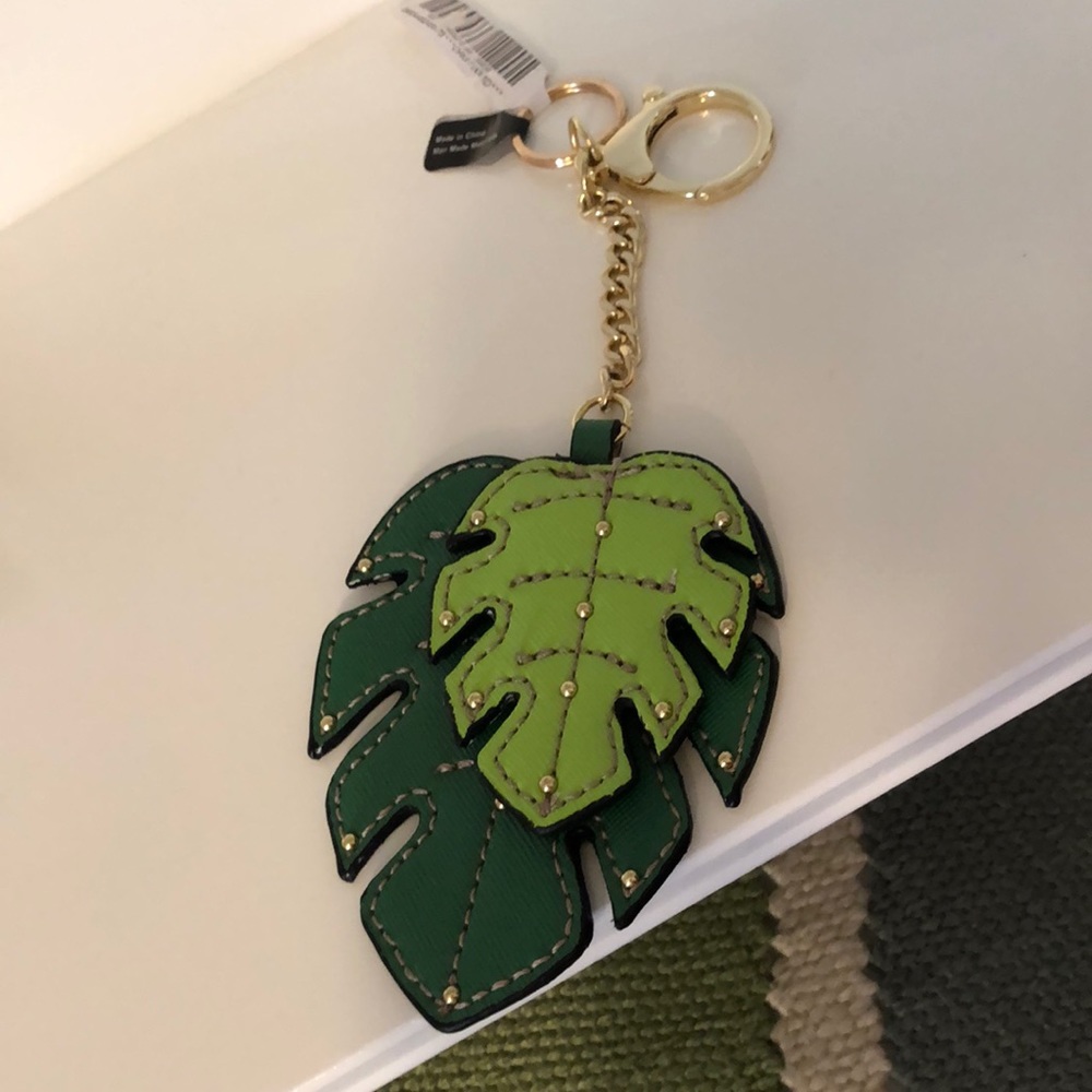 Adorable palm leaf key fob NWT